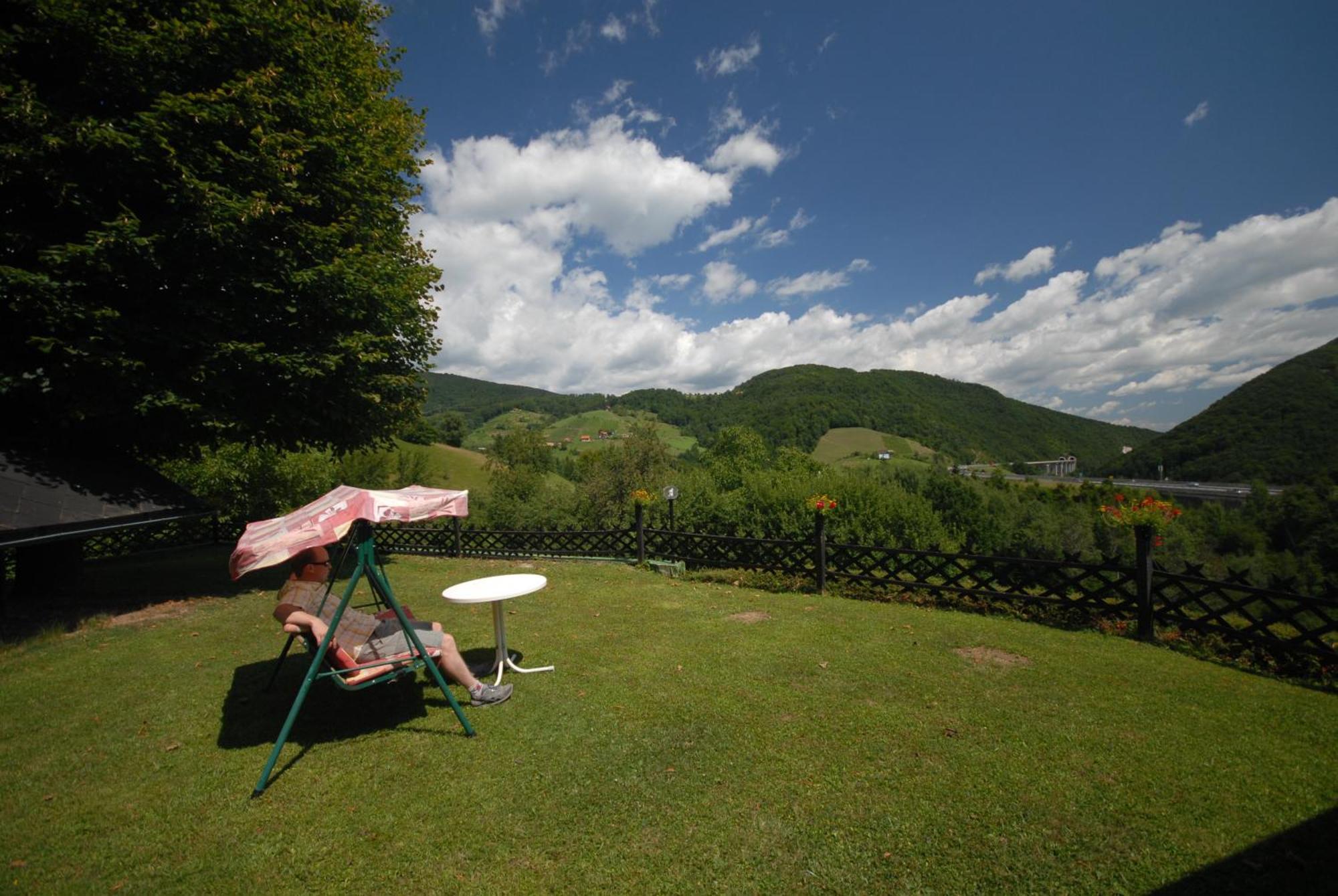 Pod Orehi Guest House Loče pri Poljčanah エクステリア 写真