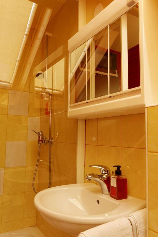 Pod Orehi Guest House Loče pri Poljčanah 部屋 写真