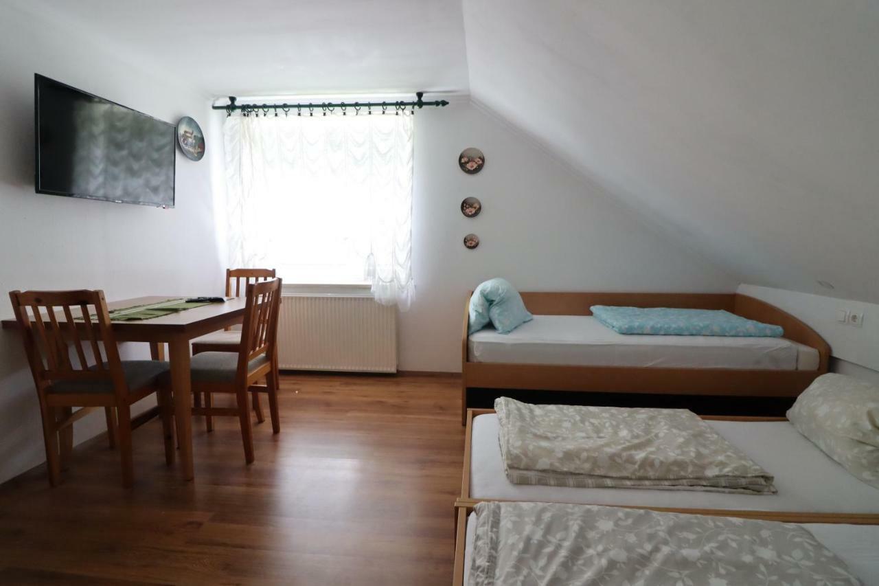 Pod Orehi Guest House Loče pri Poljčanah エクステリア 写真