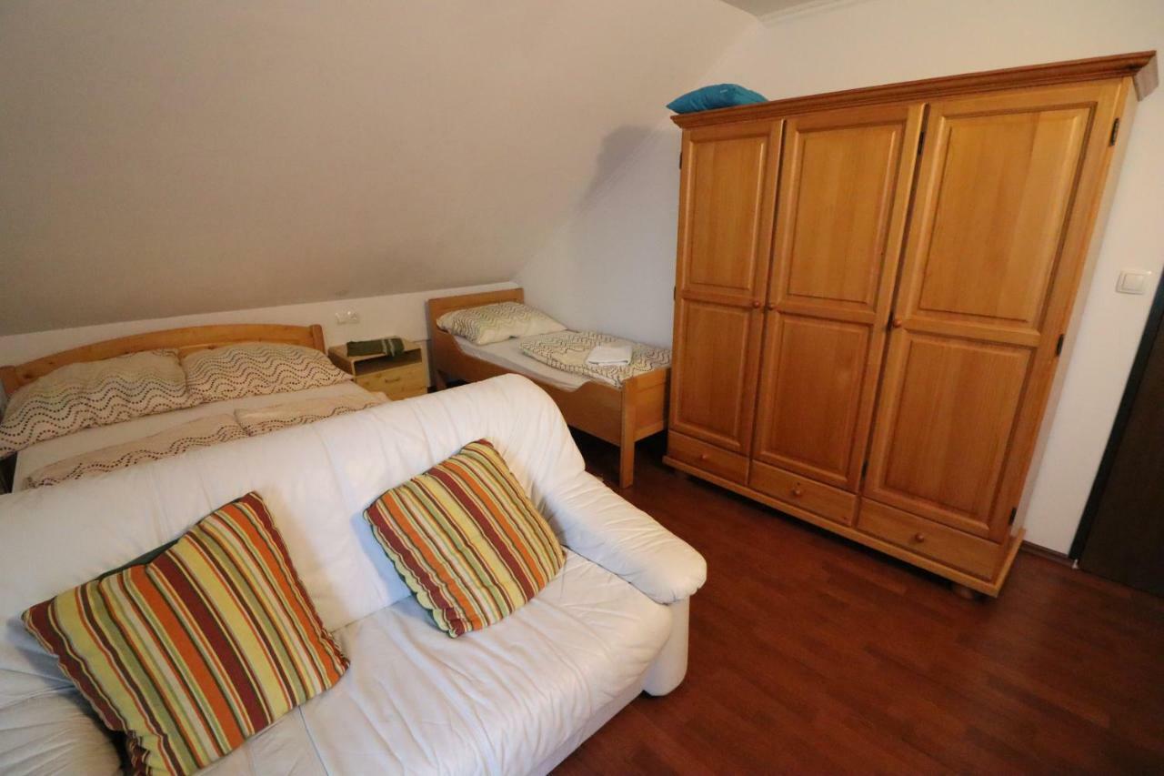 Pod Orehi Guest House Loče pri Poljčanah エクステリア 写真