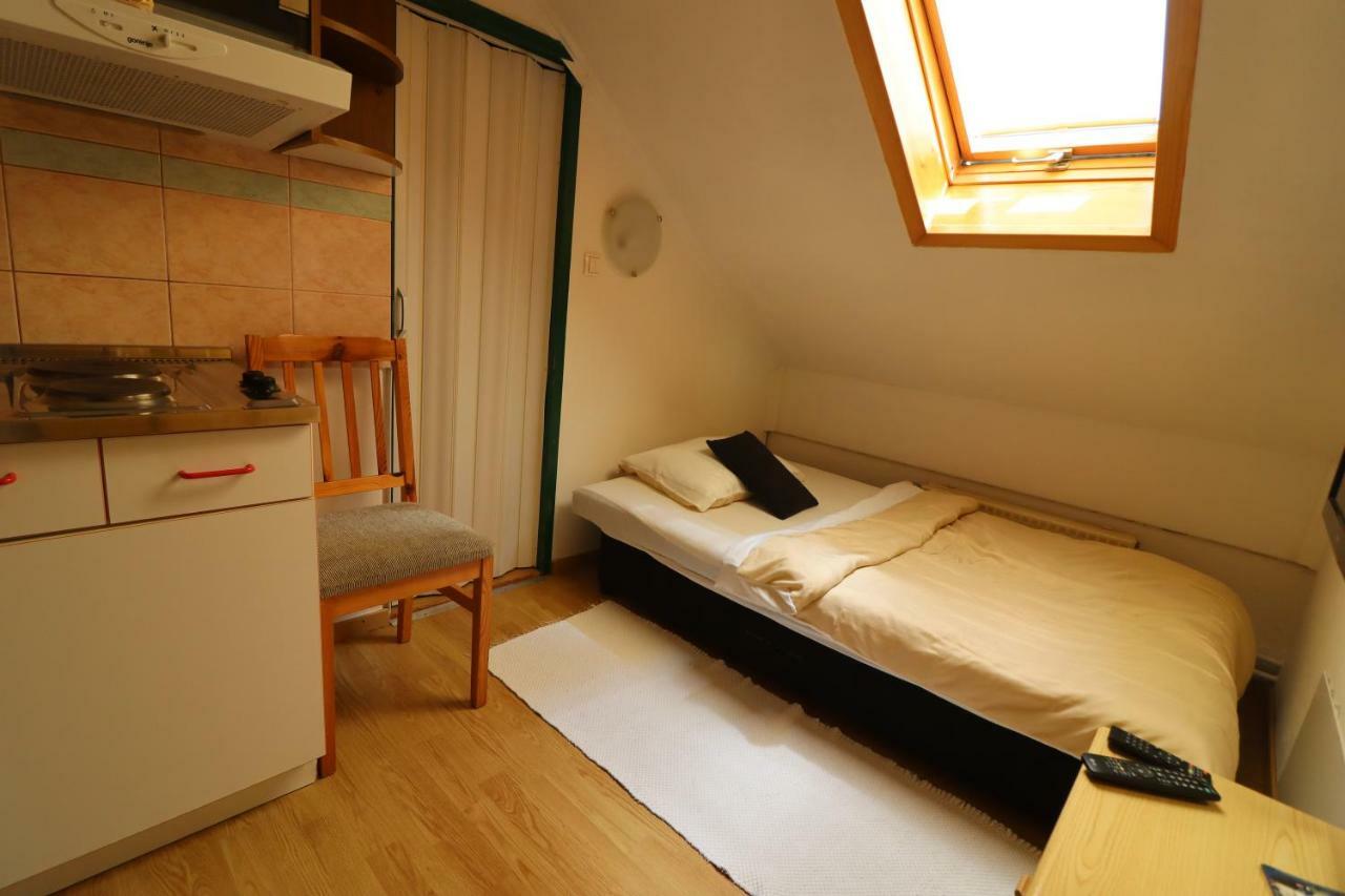 Pod Orehi Guest House Loče pri Poljčanah エクステリア 写真