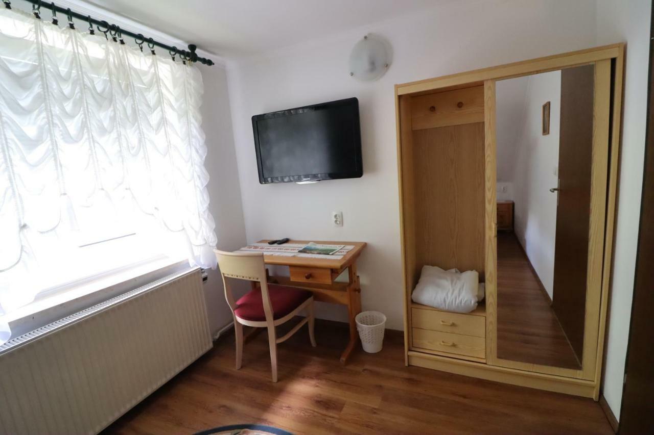 Pod Orehi Guest House Loče pri Poljčanah エクステリア 写真