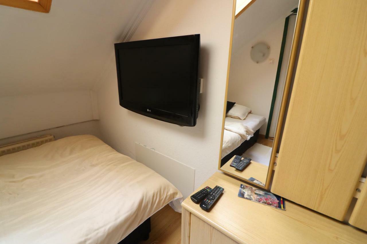 Pod Orehi Guest House Loče pri Poljčanah エクステリア 写真