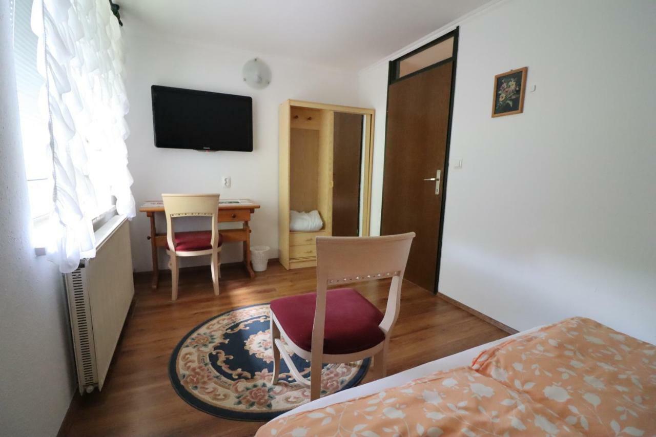 Pod Orehi Guest House Loče pri Poljčanah エクステリア 写真